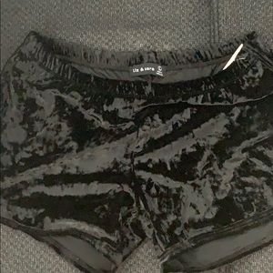 Liz&Sara Velvet Black Shorts